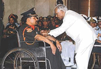 President K.R. Narayanan presents Shaurya Chakra to Sub Mohan Singh Rawat at the Defence Investiture Ceremony at Rashtrapati Bhavan in New Delhi on Friday.