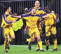 Anderlecht's Besnik Hasi (left), Bertrand Crasson (2nd left), Jan Koller (2nd right) and Souleymane Youla (right) celebrate Youla's goal in their Champions League group G match against PSV Eindhoven at Philips Stadium in Eindhoven.