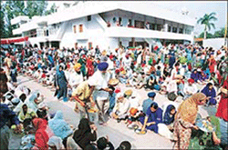 Devotees participate in a langar on Gurpurb at the Sector 34 gurdwara in Chandigarh on Saturday.