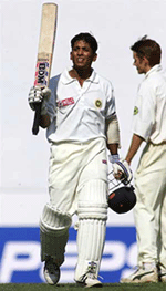 Opening batsman Shiv Sunder Das, playing in the third Test of his career, acknowledges the applause from the crowd 