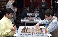 Indian grandmaster Vishwanathan Anand (L) looks on as Moldova's gm Viktor Bologan makes a move during the second round knockout of the men's World Chess Championship in New Delhi.