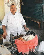 A kulcha chana seller in Ludhiana.