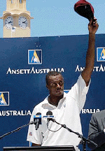 Courtney Walsh of the West Indies waves his last good-bye to spectators after Australia won the fifth cricket Test match at the Sydney Cricket Ground in Sydney on Saturday.