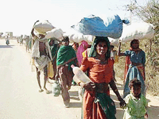 Villagers leave Bhuj along with their belongings to safer places fearing further aftershocks. 