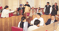 Councillors of Municipal Corporation have heated arguments on the issue of the constitution of subcommittees in Chandigarh on Monday.