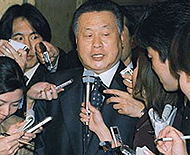 Japanese Prime Minister Yoshiro Mori is surrounded by reporters after surviving an Opposition-sponsored no-confidence motion against him in Parliament in Tokyo on Monday.
