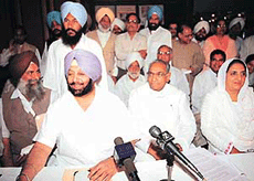 Mr Ajit Inder Singh Moffar, SAD-Amritsar MLA (extreme left) who joined the Congress, is seen with the PPCC President, Capt Amarinder Singh, Mr Moti Lal Vora and Mrs Rajinder Kaur Bhattal at a press conference in Chandigarh on Sunday.