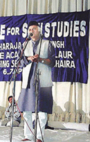 Eminent poet Mauj Rampuri presents his poem at a mushaira held at Phillaur on Saturday. 