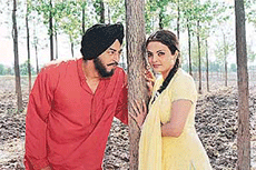 Sheeba and Vindoo in "Mittar Piyare Nu Haal Murida Da Kehna"