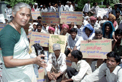 Medha Patkar, head of the Narmada Bachao Andolan talks to her supporters in New Delhi, April 23, 2001.