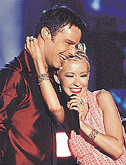 Pop star Ricky Martin performs with US singer Chritina Aguilera during the 2001 World Music Awards cermony in Monaco on Wednesday.