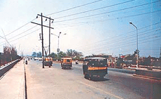 The Punjab State Electricity Board has failed to remove many poles that stand in the middle of various roads. One such pole in the midst of  the GT Road on the Ludhiana-Jalandhar Highway  has resulted in a number of accidents. But the  board officials have not cared to remove it  despite repeated complaints by residents. 