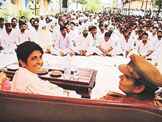Kiran Bedi before addressing inmates at the Central Jail in Ludhiana on Monday.