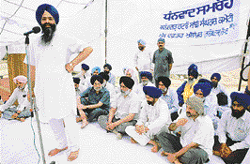 Mr Prem Singh Chandumajra speaks at a thanksgiving rally organised by the Anandgarh Hatao Sanjhi Sangharsh Committee at Mullanpur-Garibdas on Sunday.