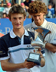 Spain�s Juan Carlos Ferrero (left) holds his trophy after beating Brazil�s Gustavo Kuerten (right) during the final of the Tennis Italian Open at Rome�s Foro Italico on Sunday.