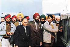 At the beginning of a Road Safety Week,  Mr Vikas Pratap, Deputy Commissioner, Fatehgarh Sahib, fixes a rear reflector of a trolley at Amloh on Monday.