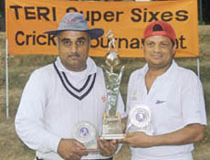 JRA captain Ravi Chandran (right) and Jai Ranganathan with the Teri Super Sixes Cup after they beat hosts Teri in the final.
