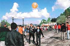Tourist enjoy a sunny day at The Ridge