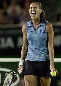 Italy�s Rita Grande screams in frustration