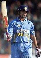 Sachin Tendulkar raise his bat