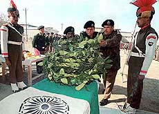 BSF officers laying a wreath 
