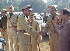 The Ambala SP, Mr Sandeep Khirwar, alongwith other officers welcomes Inspector General of Police