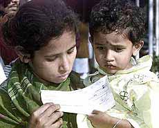 Rupali Mondal and her daughter pose with a cheque