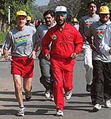 Former Olympian Milkha Singh and Canadian High Commissioner Peter Sutherland