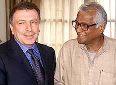 Indian Defence Minister George Fernandes with Deputy Prime Minister of Russia Ilya Klebanov