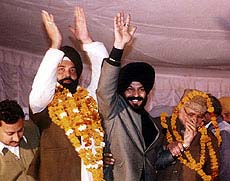 Anti-Terrorist Front leader Maninderjit Singh Bitta canvasses for Mr Harjinder Singh Thekedar, Congress candidate from Amritsar (South).