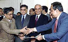 S. Vijayraghavan, Joint Secretary, Ministry of Petroleum and Natural Gas and M. S. Ramachandran, Director, Indian Oil Corporation, exchange documents