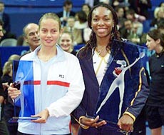 Venus Williams of the USA and Jelena Dokic display their Paris Gaz de France Open trophies.