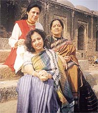 The artistic trio: Bharti Singh (in red), Sarla Chandra (in brown) and Reeta Jhunjhunwala (in blue).