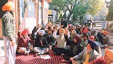 Members of the Punjab Health Department Subordinate Offices Clerical Association hold a dharna
