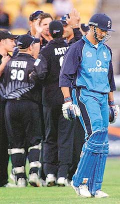 England's Owais Shah walks out as new Zealand players celebrate