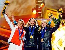 Olympic women's 1000m speedskating champion Chris Witty (C) of the USA poses on the podium with silver medallist Sabine Voelker (L) of Germany and Jennifer Rodriguez of the USA during medal ceremonies on Monday. 