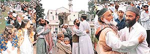 Embraces and prayers for peace on the occasion of Id-ul-Zuha