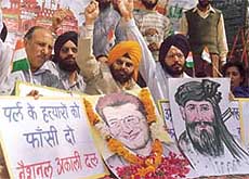 Capital Punishment: The members of the National Akali Dal protesting against the killing of American journalist Daniel Pearl at Patel Nagar Chowk in the Capital.