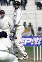 Alistar Campbell watches the ball go to Rahul Dravid