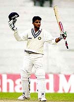 Saurav Ganguly acknowledges the cheers of the crowd 