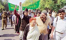 Journalists hold a march in New Delhi