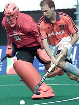 Dutchman Karel Klaver (R) dribbles past South Africa's goalkeeper David Stanforth to scores his team's second goal during their Group A match of the hockey World Cup in Kuala Lumpur on Tuesday.