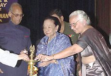 Indian First Lady Mrs Usha Narayanan and Mrs Suman Krishan Kant light a lamp