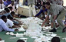 Zimbabwe officials count ballot papers 