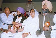 Mr Surinder Singla, Capt Amarinder Singh, Mrs Rajinder Kaur Bhattal and Mr Jagmeet Singh Brar at an election rally