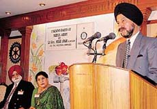 Lieut Gen Surjit Singh, PVSM, VSM, GOC-in-C, Western Command, delivers lecture on �Unknown Facets of Indian Army� 