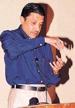 Prof A.W. Joshi demonstrates the working of latest equipment in the study of atomic physics in Panjab University 