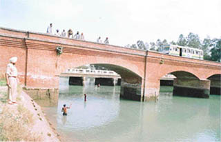 Divers search for the body of four-year-old Alisha, who died when a car fell into the Dehlon canal.