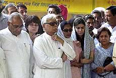 Senior Congress leader Natwar Singh and his family members during the cremation
