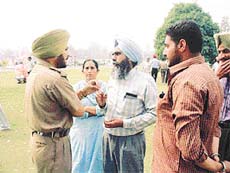 Dr Amarjit Grewal and Ms Sarabjeet Dhaliwal being stopped by security guards of the PAU from entering the pandal of the Kisan Mela.